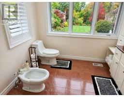 963 Hampton Crescent, Mississauga, ON L5G4G7 Photo 9