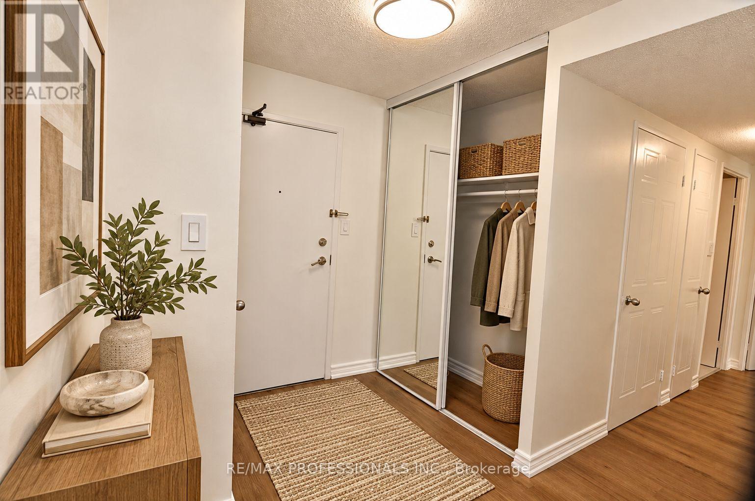 210 - 350 WEBB DRIVE, Mississauga (City Centre)