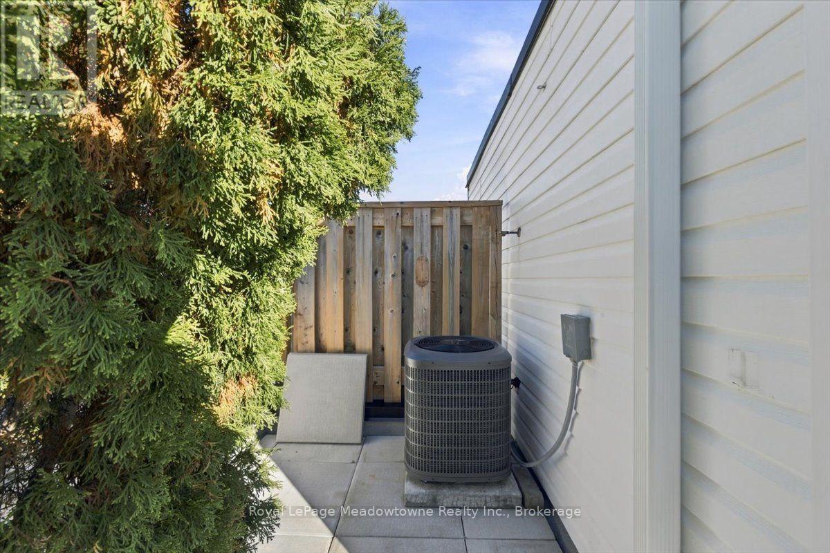 #109 75 WELDRICK ROAD E - 37