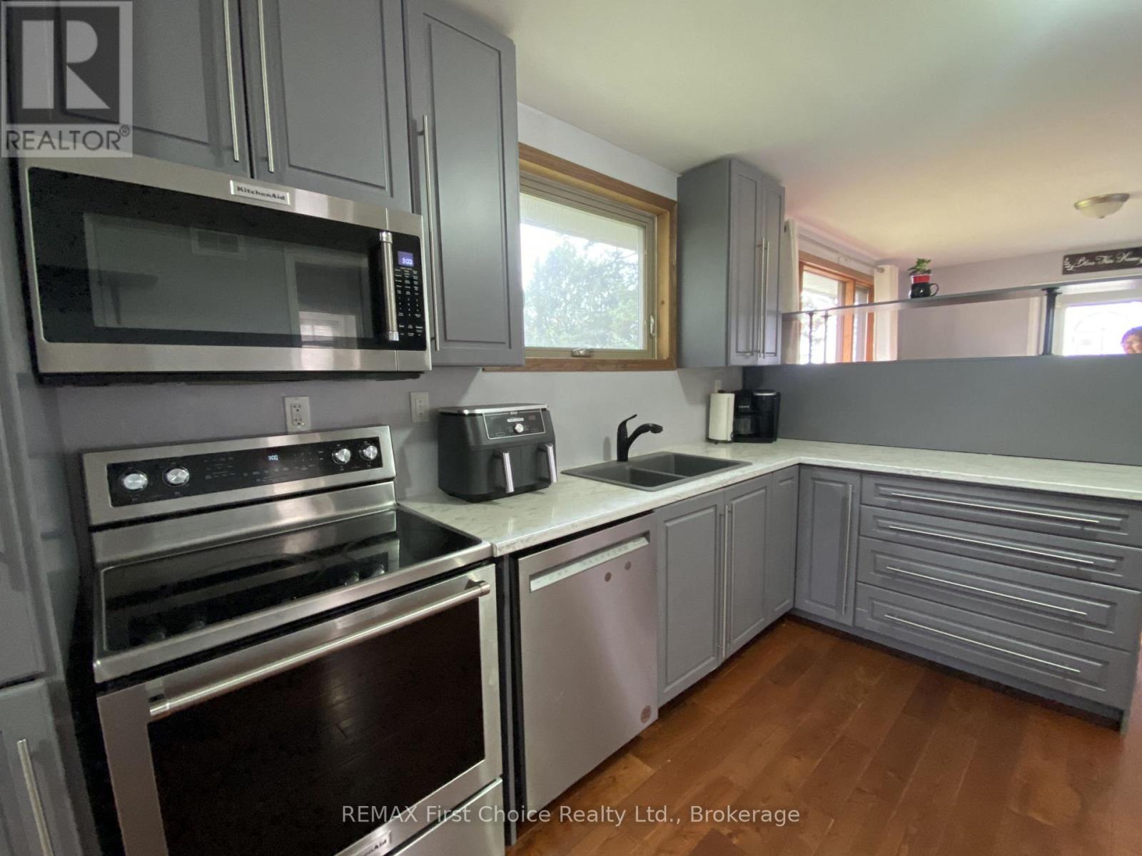 722 Catherine Street — photo 3