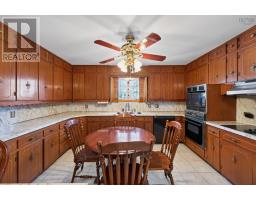 Living room - 18467 Highway 7, Popes Harbour, NS B0J3H0 Photo 12