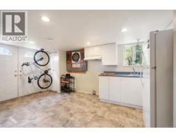 2825 Rockwell Ave, Saanich, BC V9A2M8 Photo 17