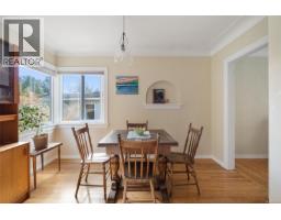 Primary Bedroom - 2825 Rockwell Ave, Saanich, BC V9A2M8 Photo 6