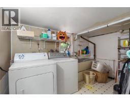2825 Rockwell Ave, Saanich, BC V9A2M8 Photo 28