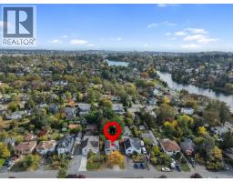 2825 Rockwell Ave, Saanich, BC V9A2M8 Photo 38