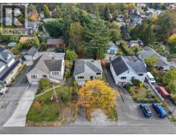 2825 Rockwell Ave, Saanich, BC V9A2M8 Photo 37