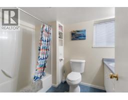 2825 Rockwell Ave, Saanich, BC V9A2M8 Photo 24