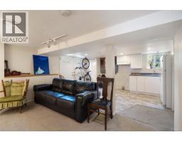 2825 Rockwell Ave, Saanich, BC V9A2M8 Photo 21