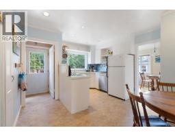 Kitchen - 2825 Rockwell Ave, Saanich, BC V9A2M8 Photo 9