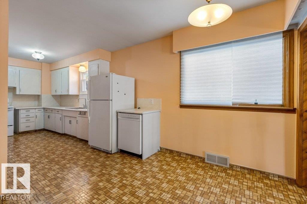 12335 89 ST NW - 9