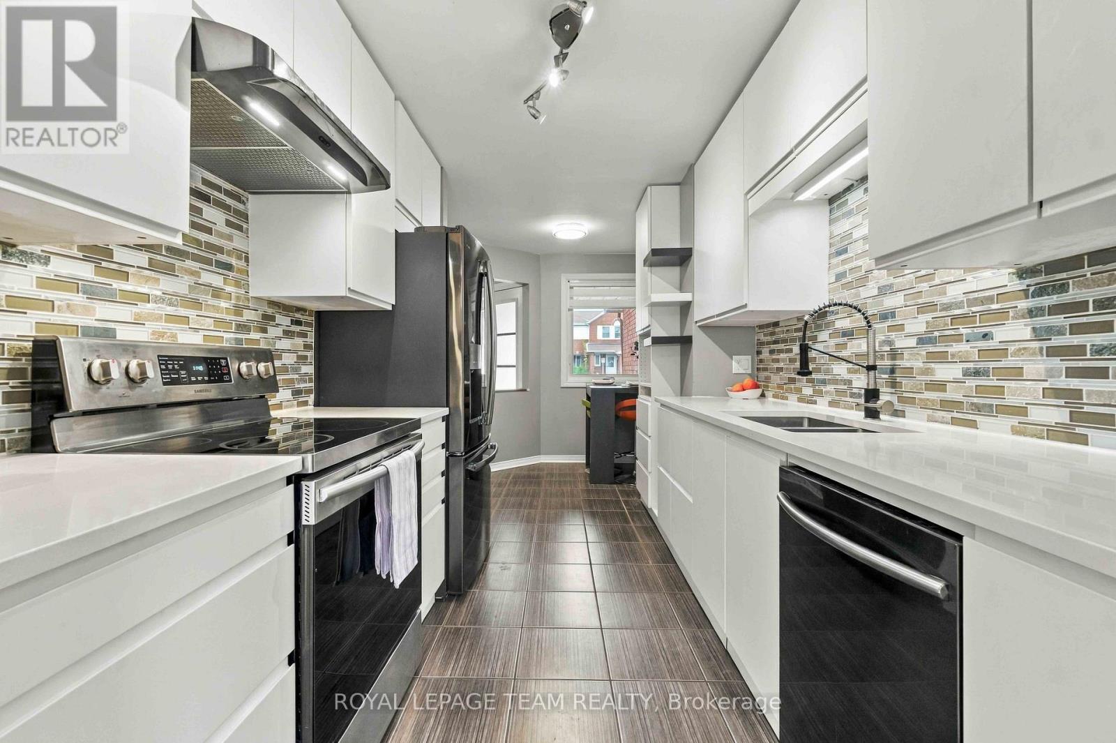 68 Woodbury Crescent — photo 13