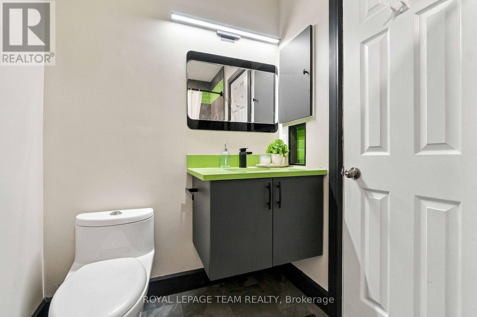 68 Woodbury Crescent — photo 17