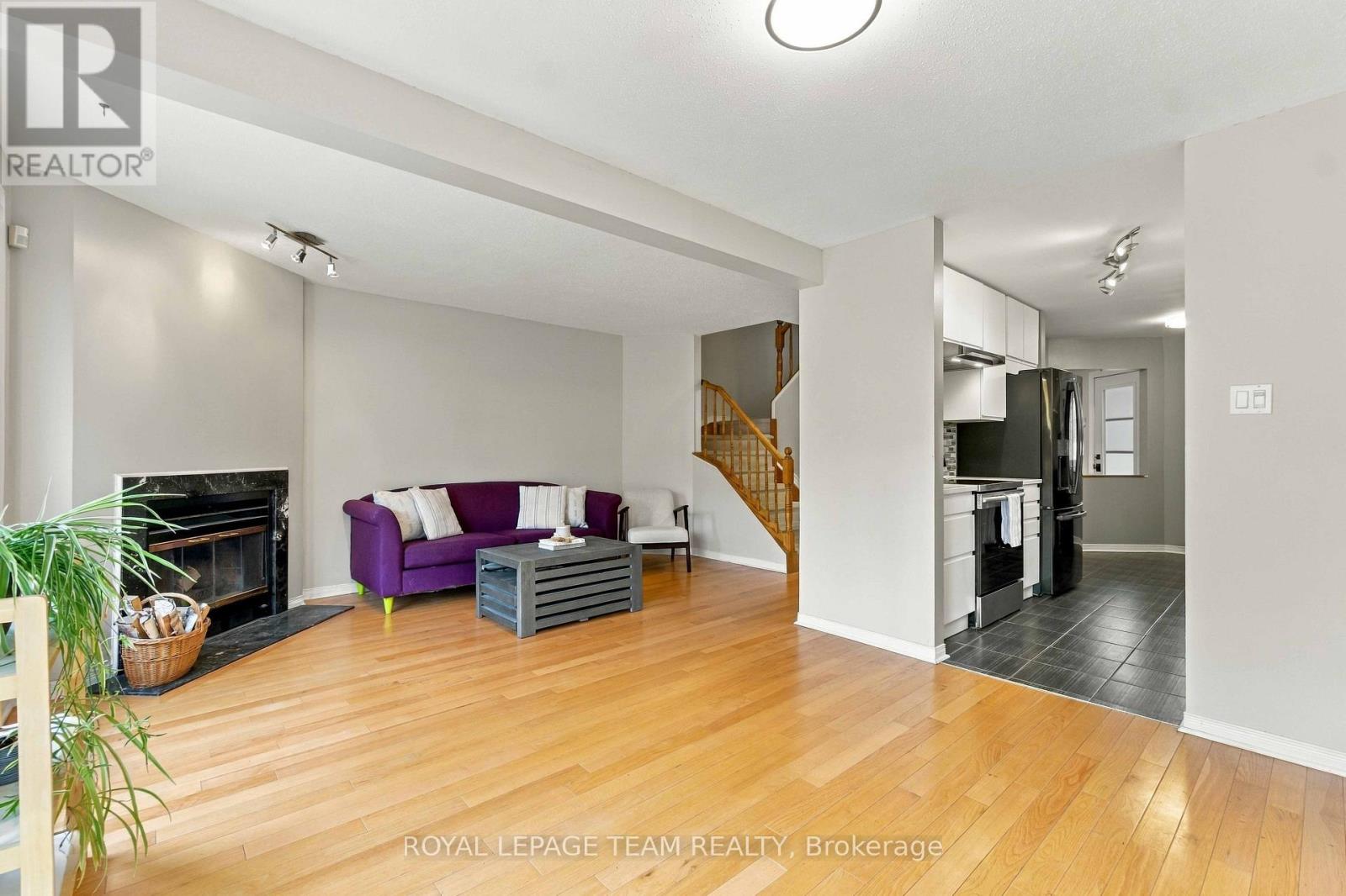 68 WOODBURY CRESCENT, Ottawa — photo 9