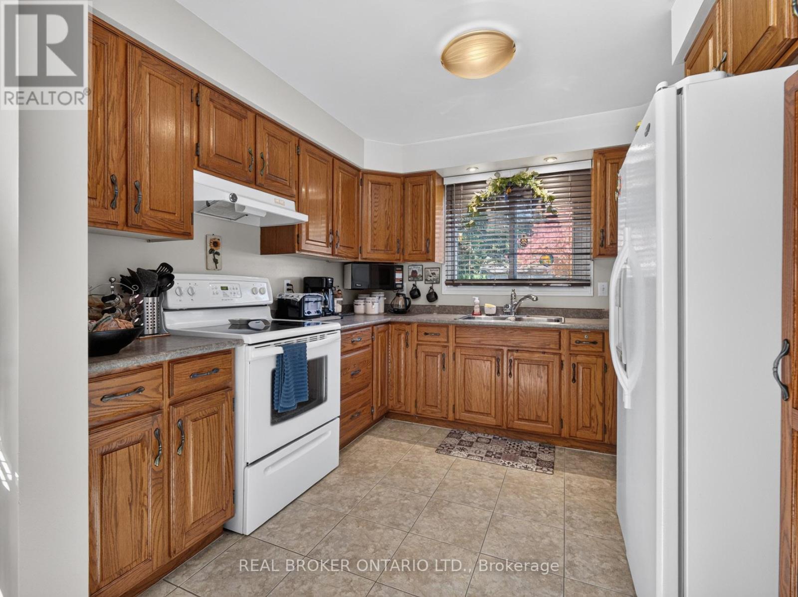 133 Leaside Drive — photo 16