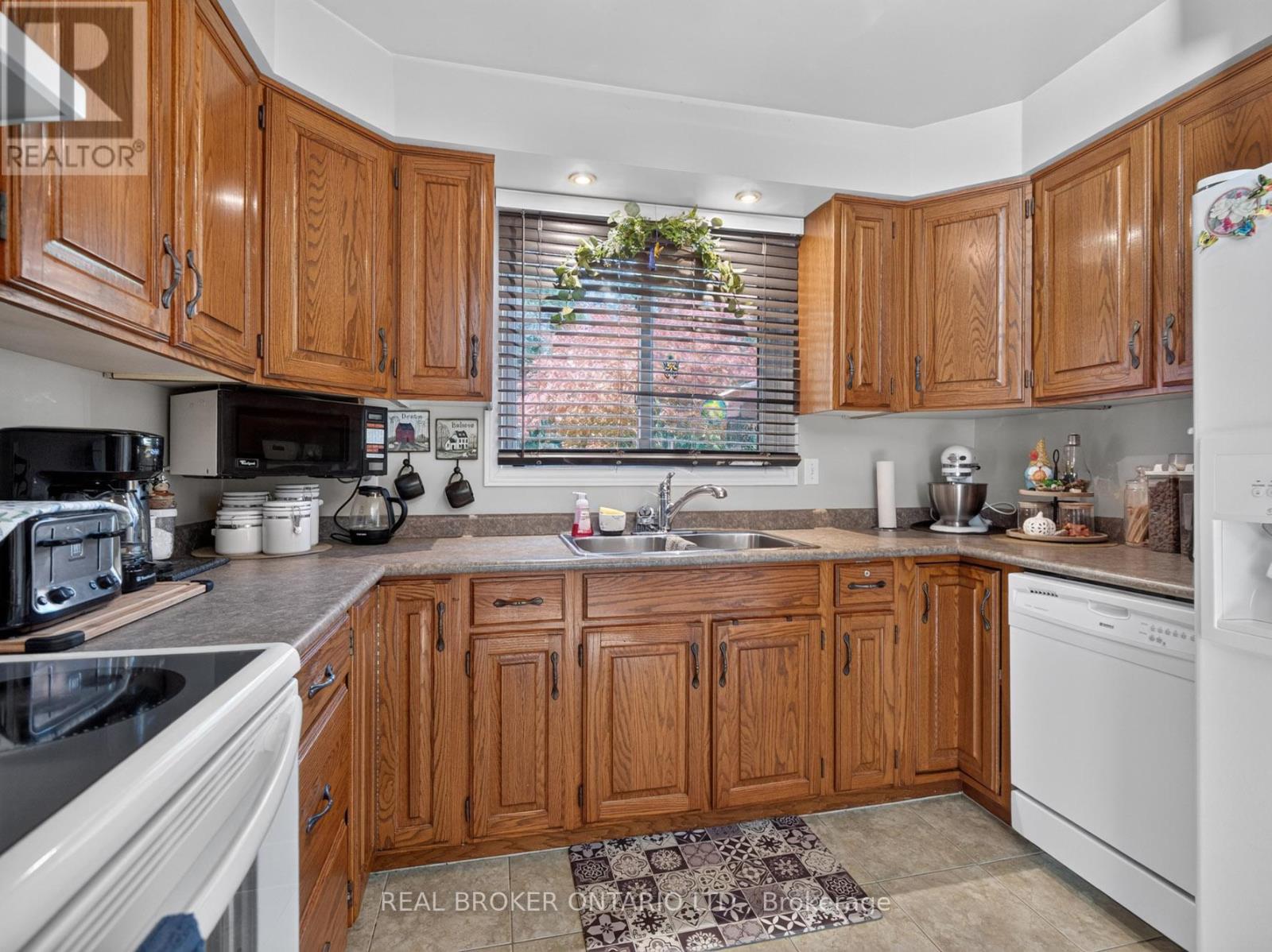 133 Leaside Drive — photo 18