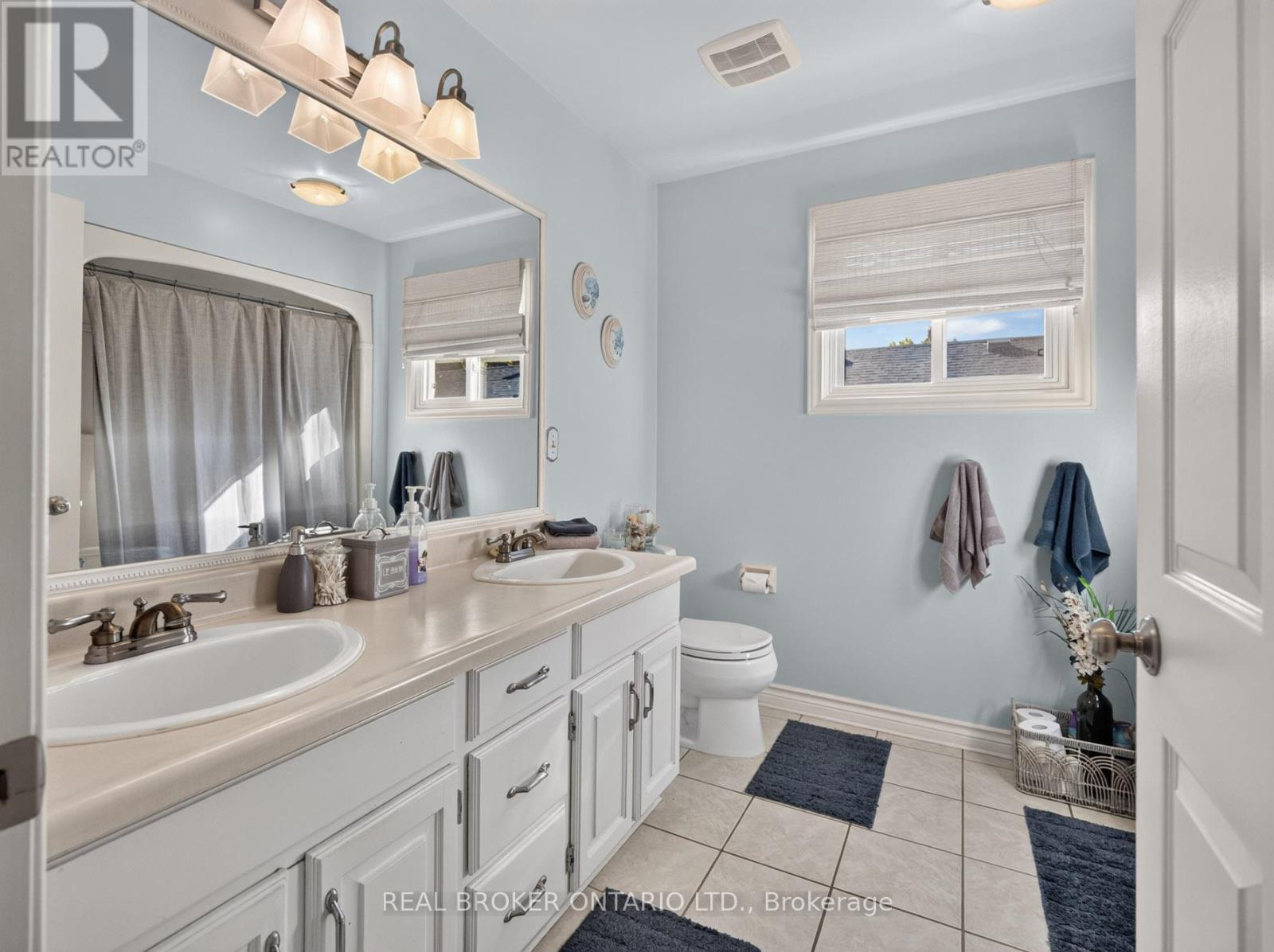 133 Leaside Drive — photo 22