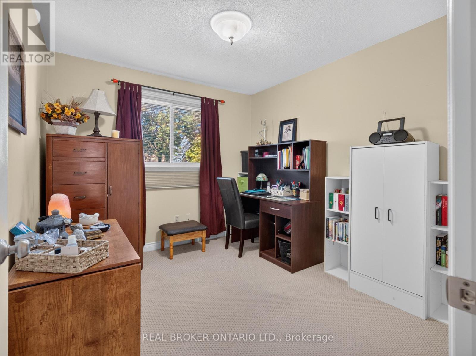 133 Leaside Drive — photo 23