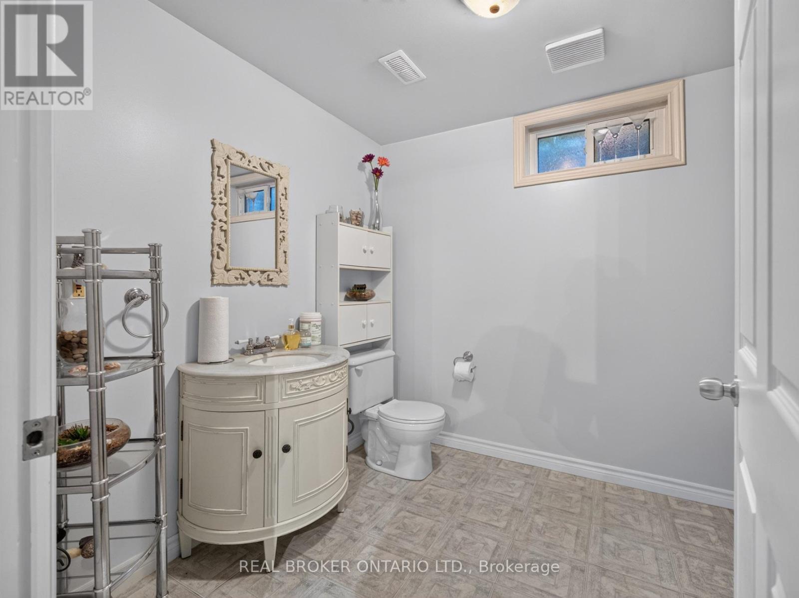 133 Leaside Drive — photo 30