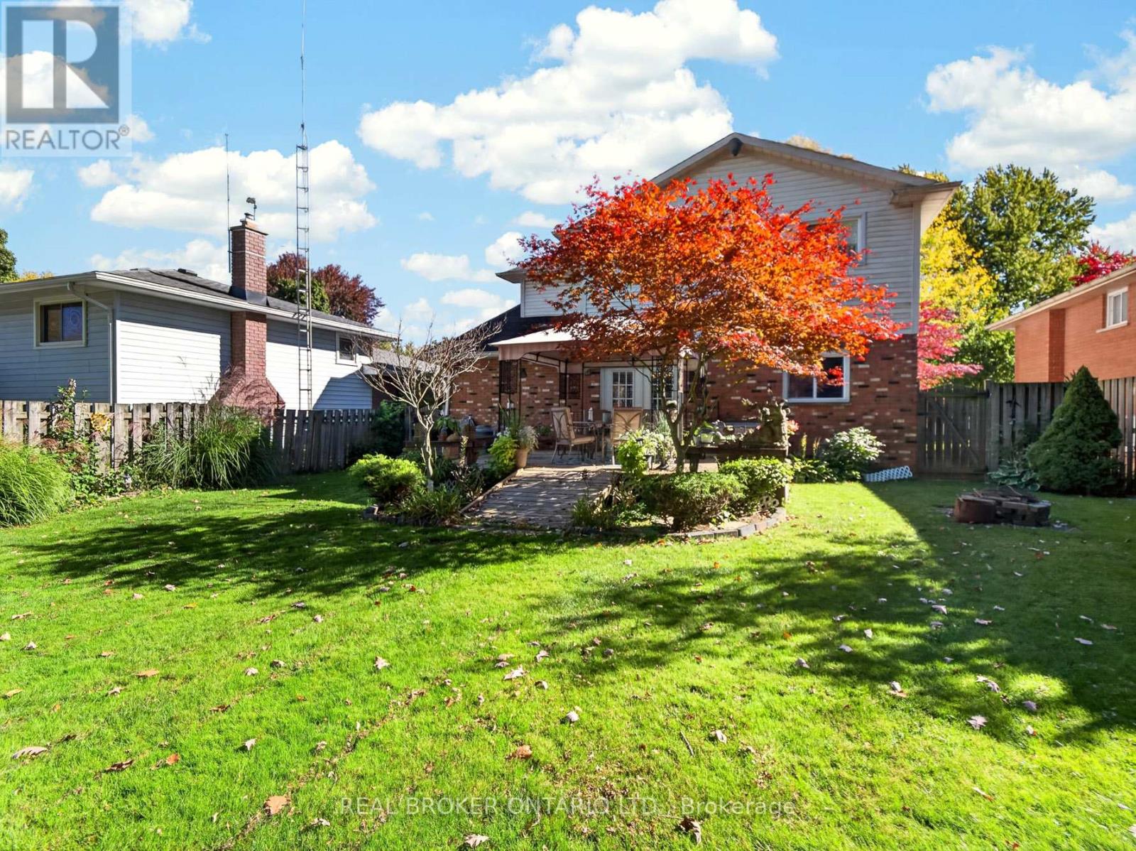 133 Leaside Drive — photo 33
