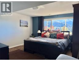 265 8th Avenue, Montrose, BC V0G1P0 Photo 24