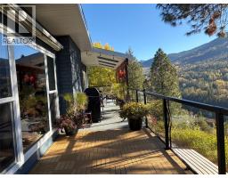 265 8th Avenue, Montrose, BC V0G1P0 Photo 32