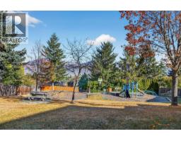 Kitchen - 758 Fleming Drive, Kamloops, BC V1S1B3 Photo 11