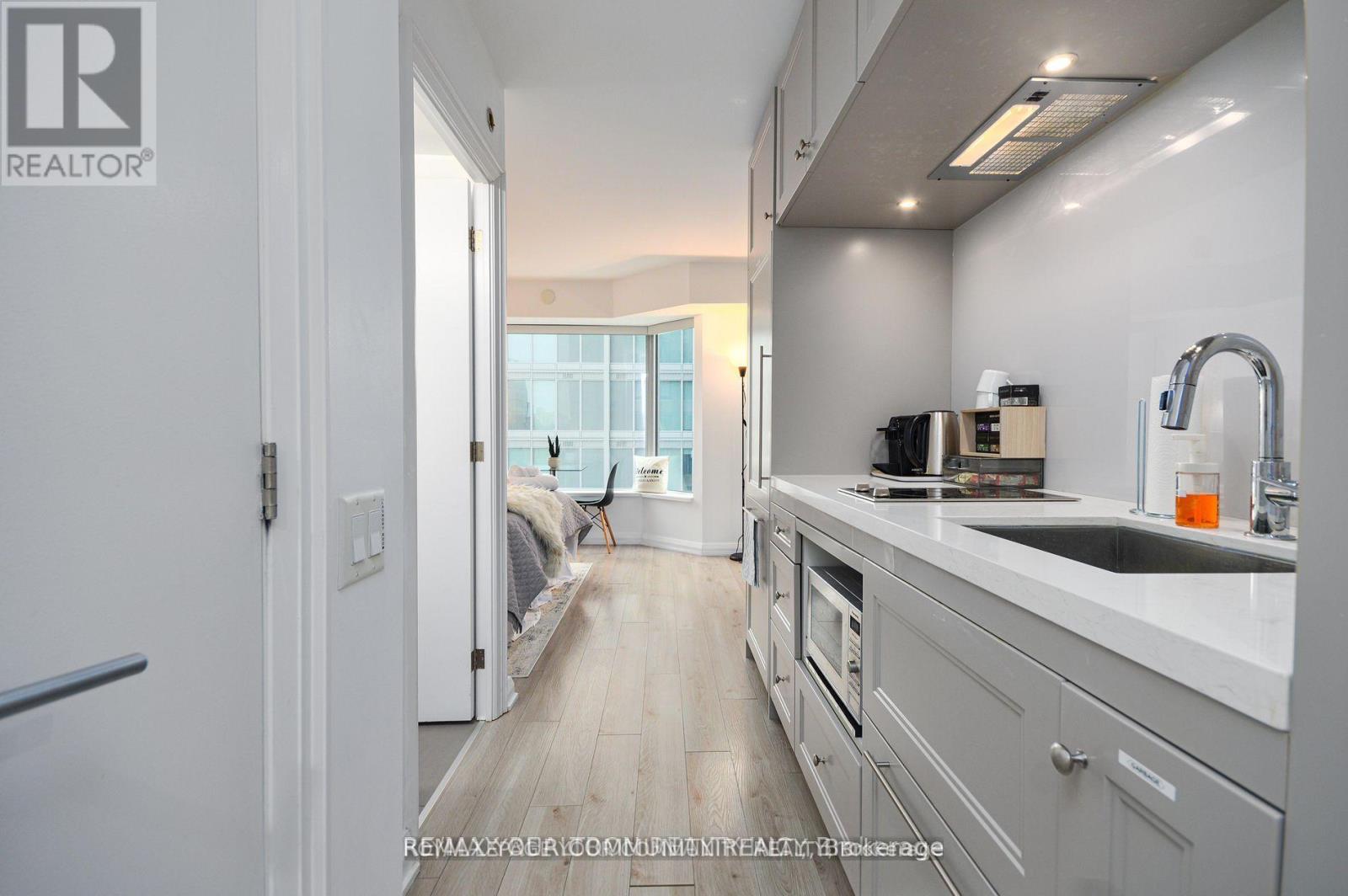 1408 - 155 YORKVILLE AVENUE, Toronto (Annex) — photo 4