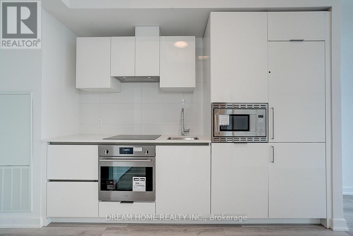 238 Simcoe Street — photo 13