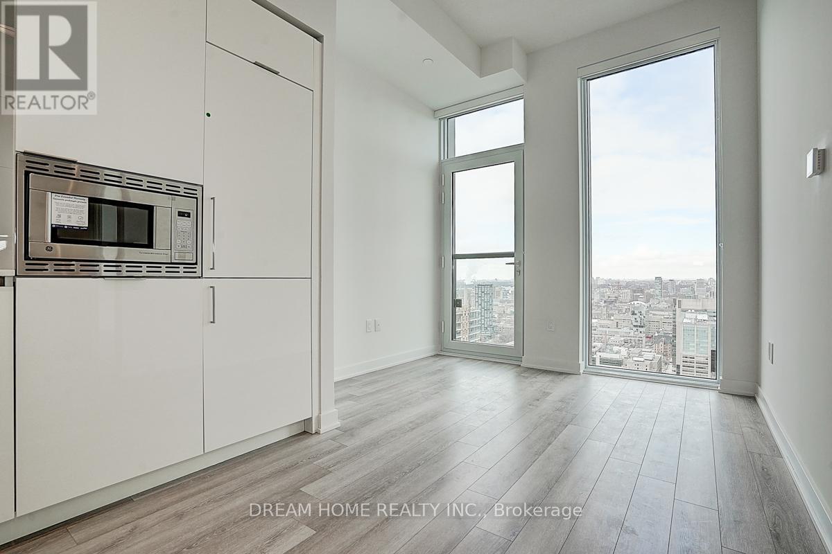 238 Simcoe Street — photo 17