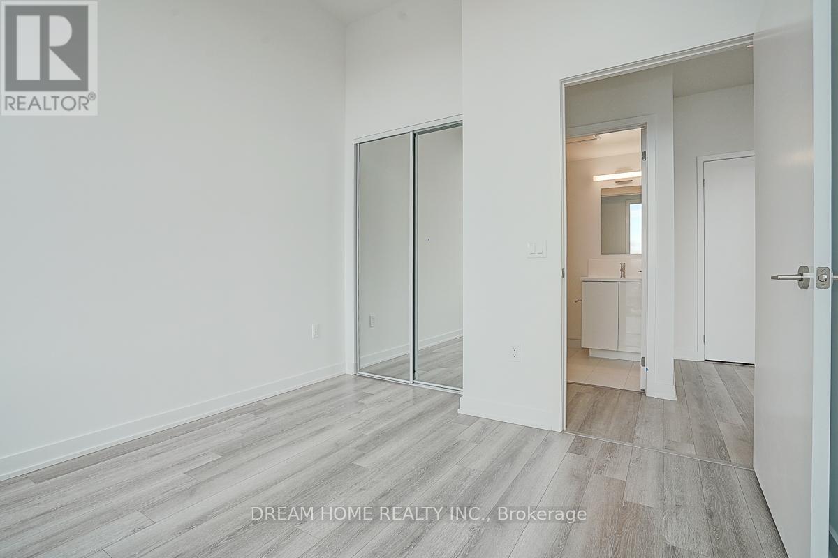 238 Simcoe Street — photo 23