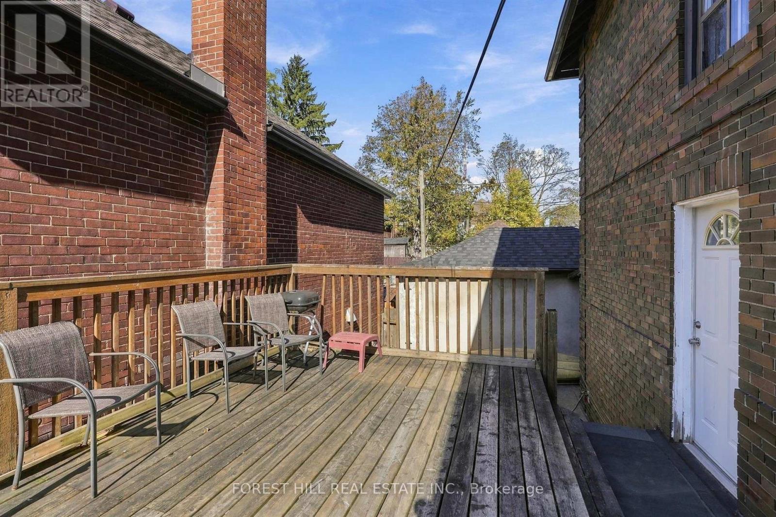 1070 Avenue Road — photo 33