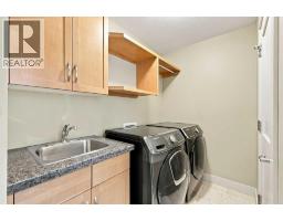 4pc Bathroom - 1727 Westmount Road Nw, Calgary, AB T2N3M4 Photo 22