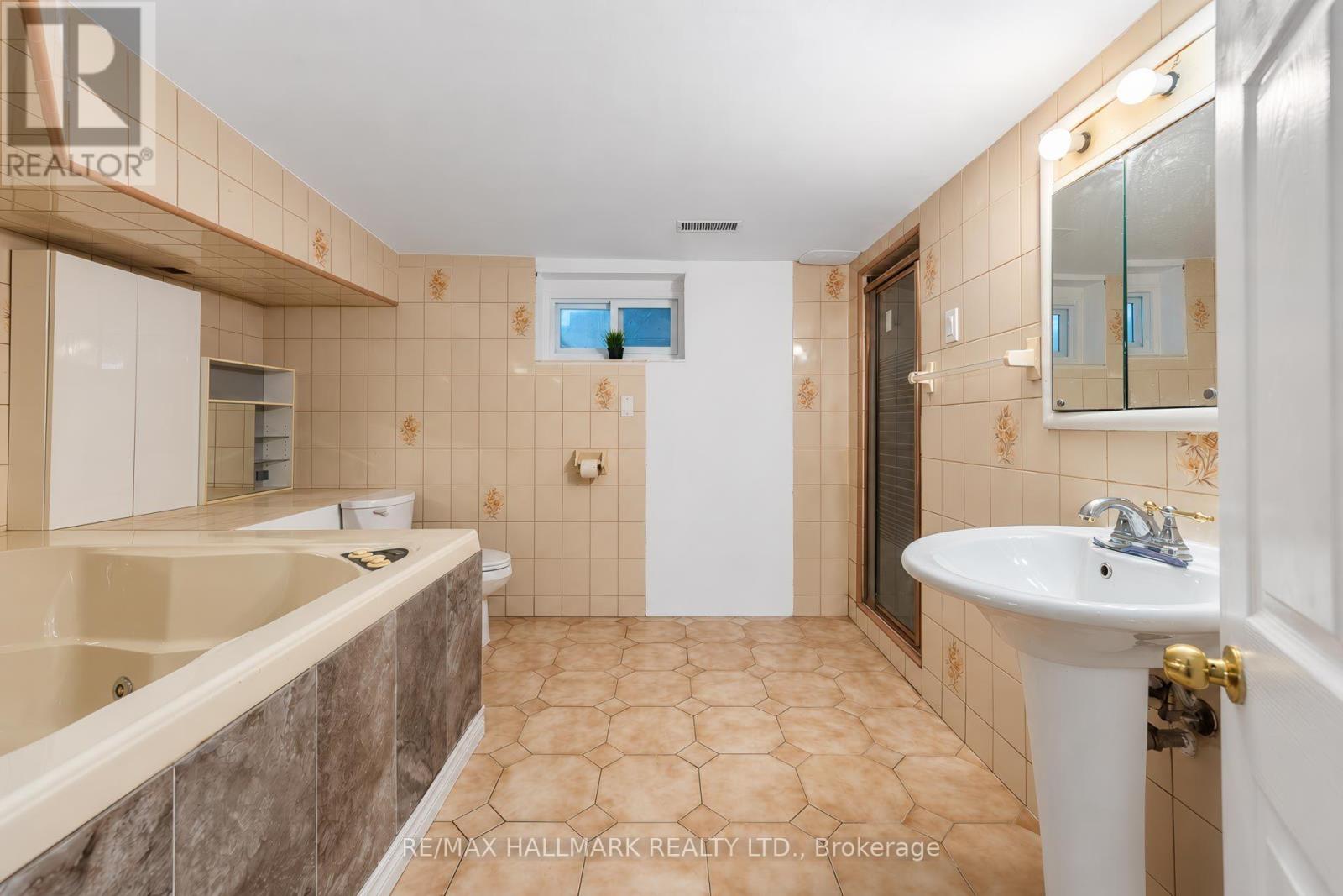 14 Saunders Road, Toronto, ON photo 35