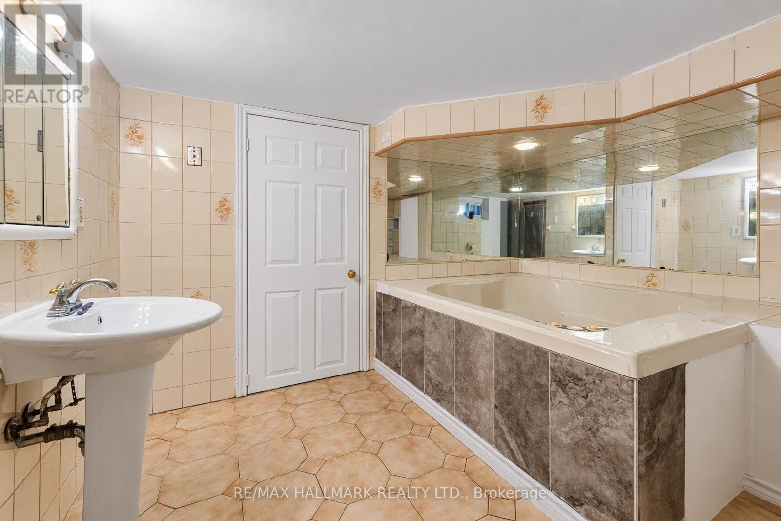 14 Saunders Road, Toronto, ON photo 36