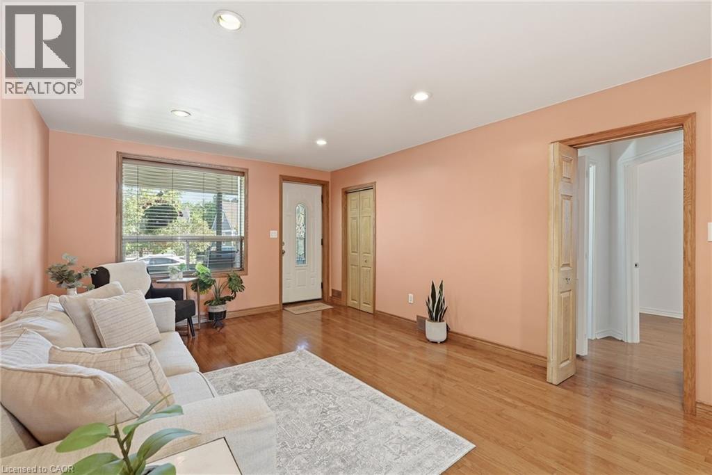 42 DALHOUSIE Avenue, Hamilton — photo 11