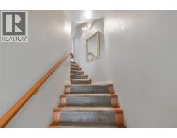 Porch - 225 Kingston St, Victoria, BC V8V1V5 Photo 16