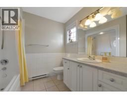 225 Kingston St, Victoria, BC V8V1V5 Photo 31