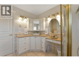 225 Kingston St, Victoria, BC V8V1V5 Photo 27