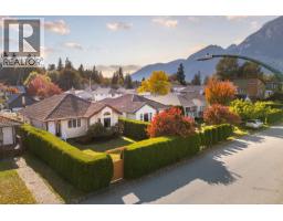 1824 Willow Crescent, Squamish, BC V8B0L9 Photo 33