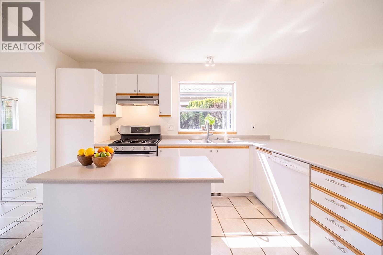 Photo of 1824 WILLOW CRESCENT 8
