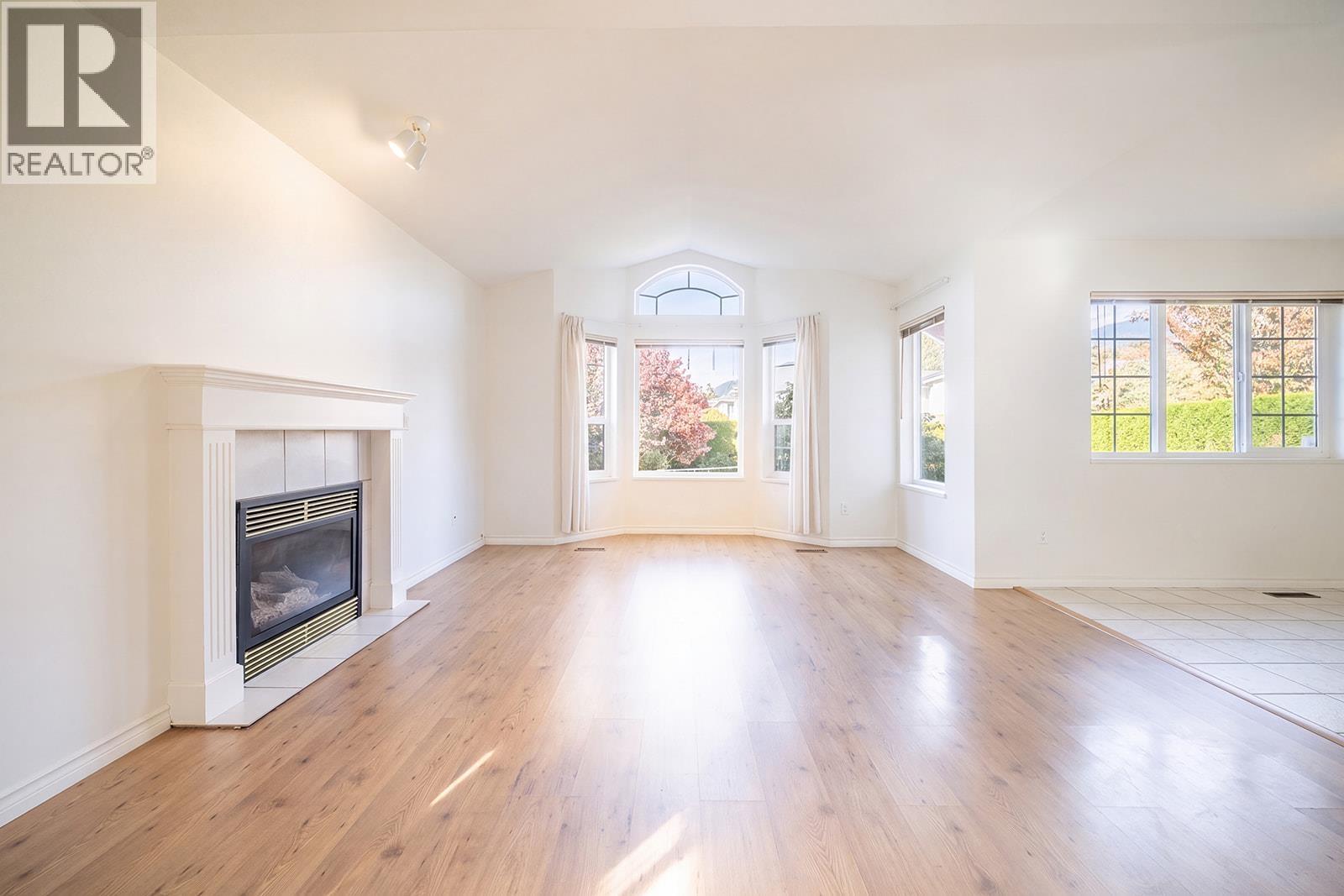 Photo of 1824 WILLOW CRESCENT 4