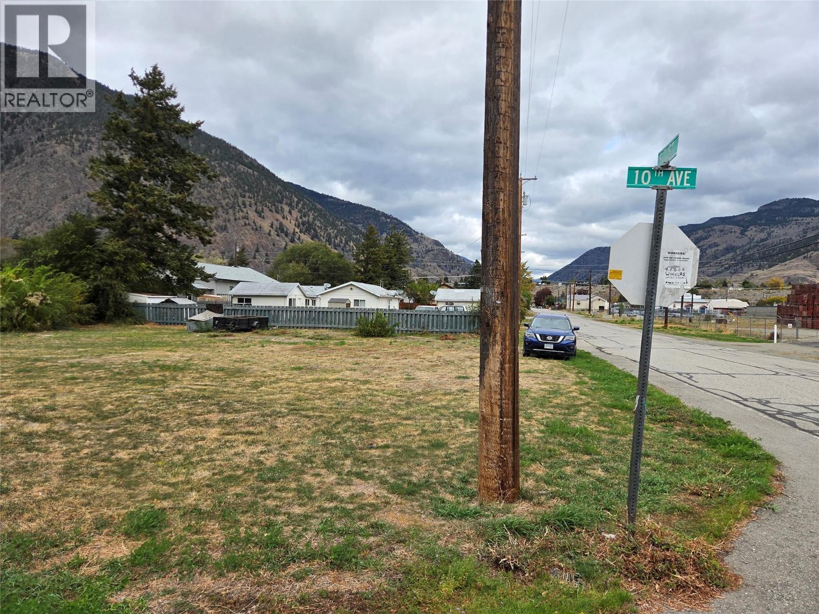 426 10th Avenue, Keremeos
