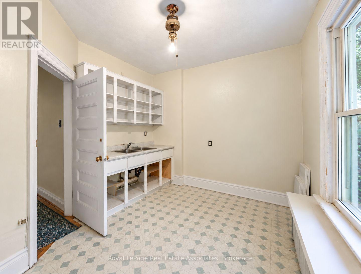 132 Close Avenue, Toronto, ON photo 14
