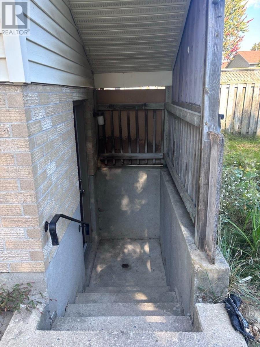 173 Martinet Avenue — photo 18