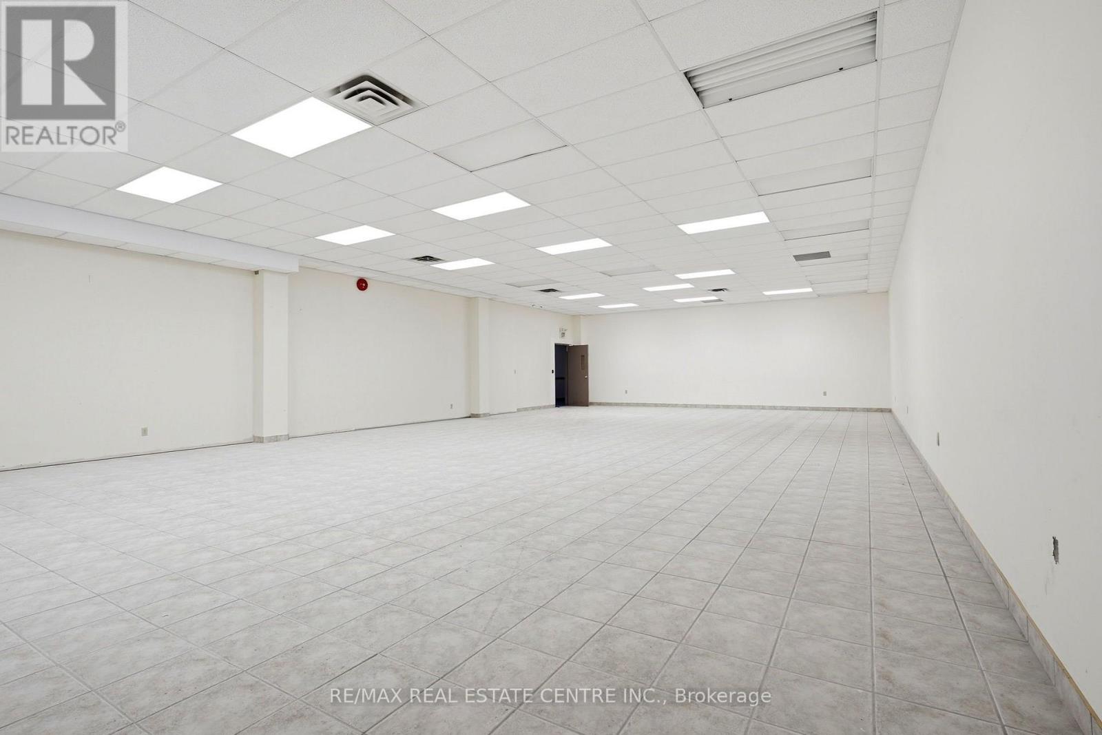 B3 - 45 WYNDHAM STREET N, Guelph (Downtown) — photo 2