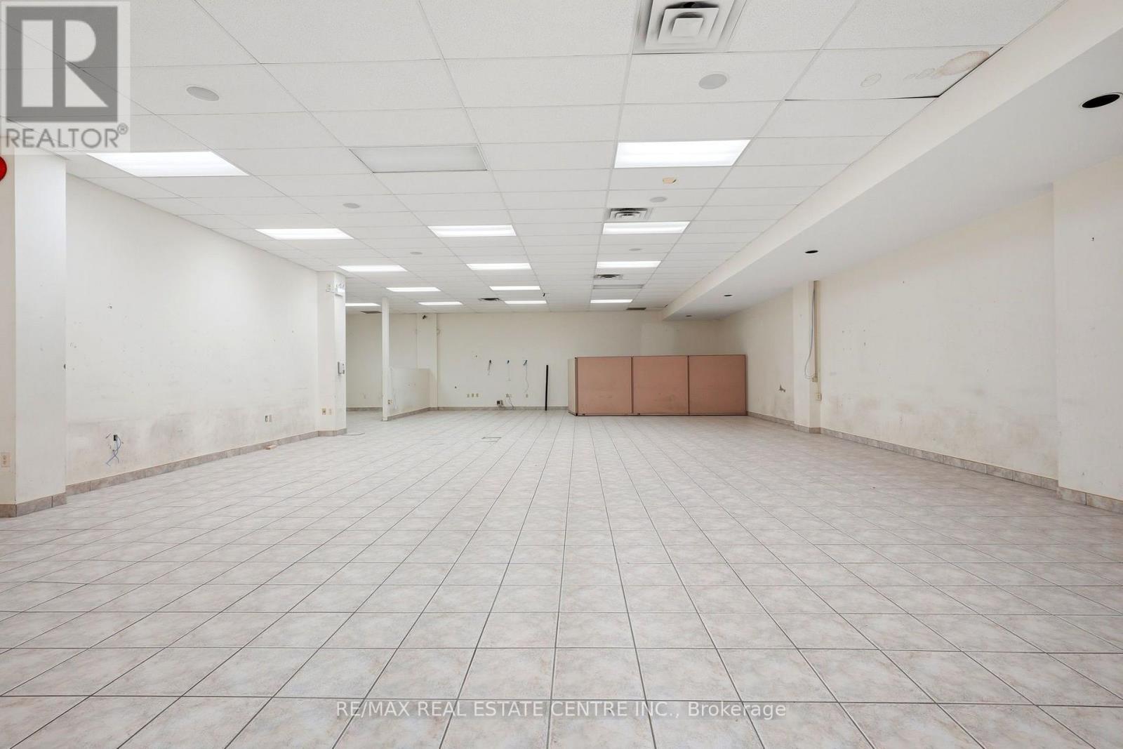 45 Wyndham Street North — photo 18