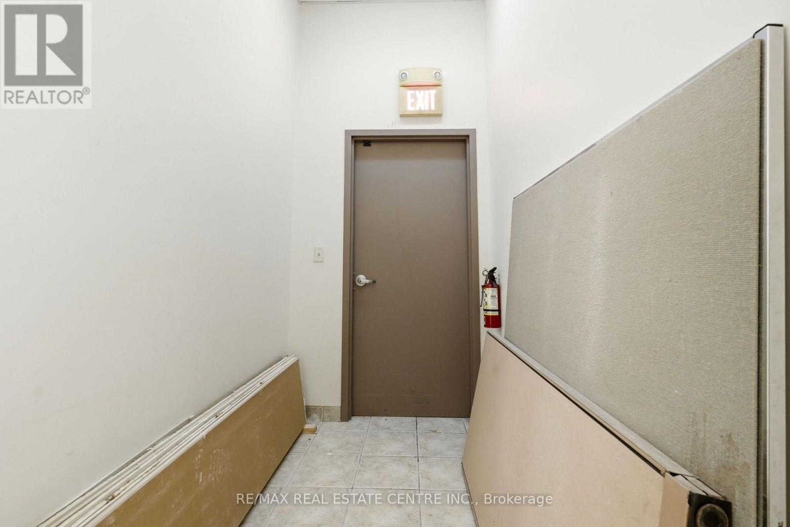 B1 - 45 WYNDHAM STREET N, Guelph (Downtown) — photo 3