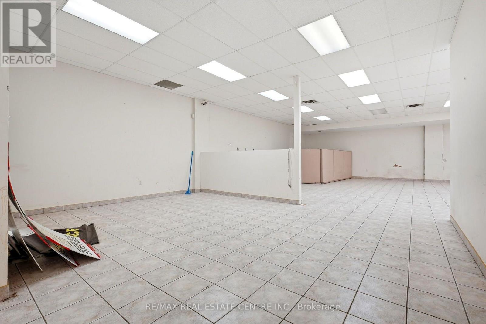 B1 - 45 WYNDHAM STREET N, Guelph (Downtown) — photo 4
