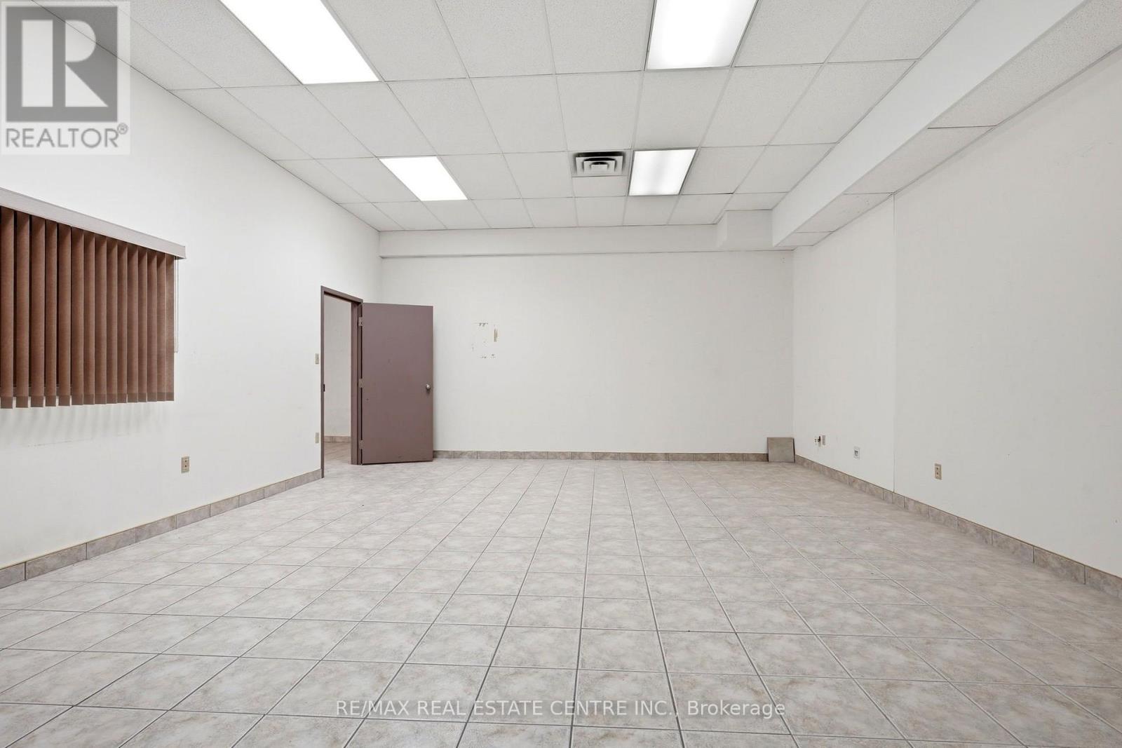 B1 - 45 WYNDHAM STREET N, Guelph (Downtown) — photo 5