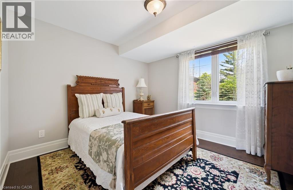 2073 Maplewood Road — photo 32